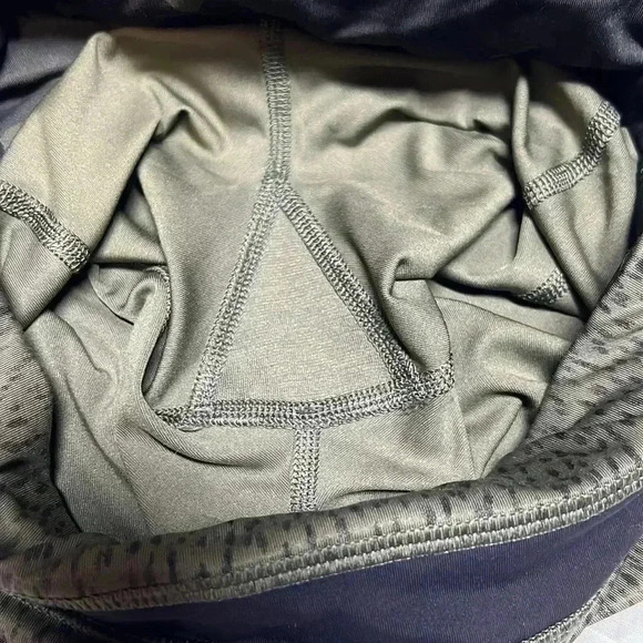 Lululemon Run Inspire II Crop Green Dot Leggings 2 - Picture 8 of 8